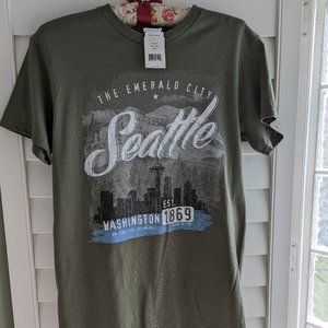 NWT Unisex seattle space needle emerald city tshirt size small Graphic Moss